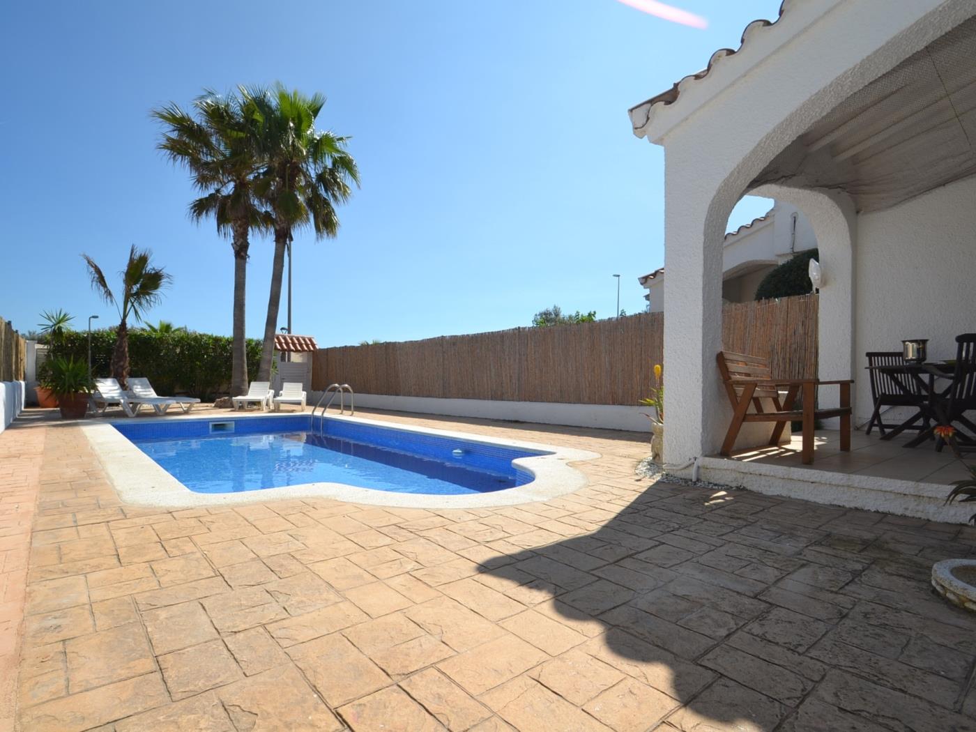 Casa Vista Mar/Les Dunas avec la piscine privée in Riumar Deltebre