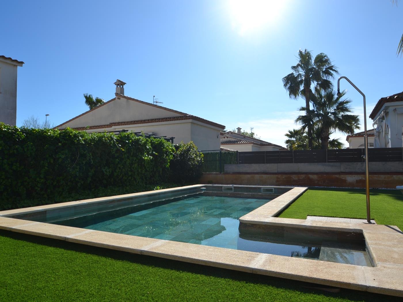 Casa Gallo amb piscina privada a Riumar Deltebre