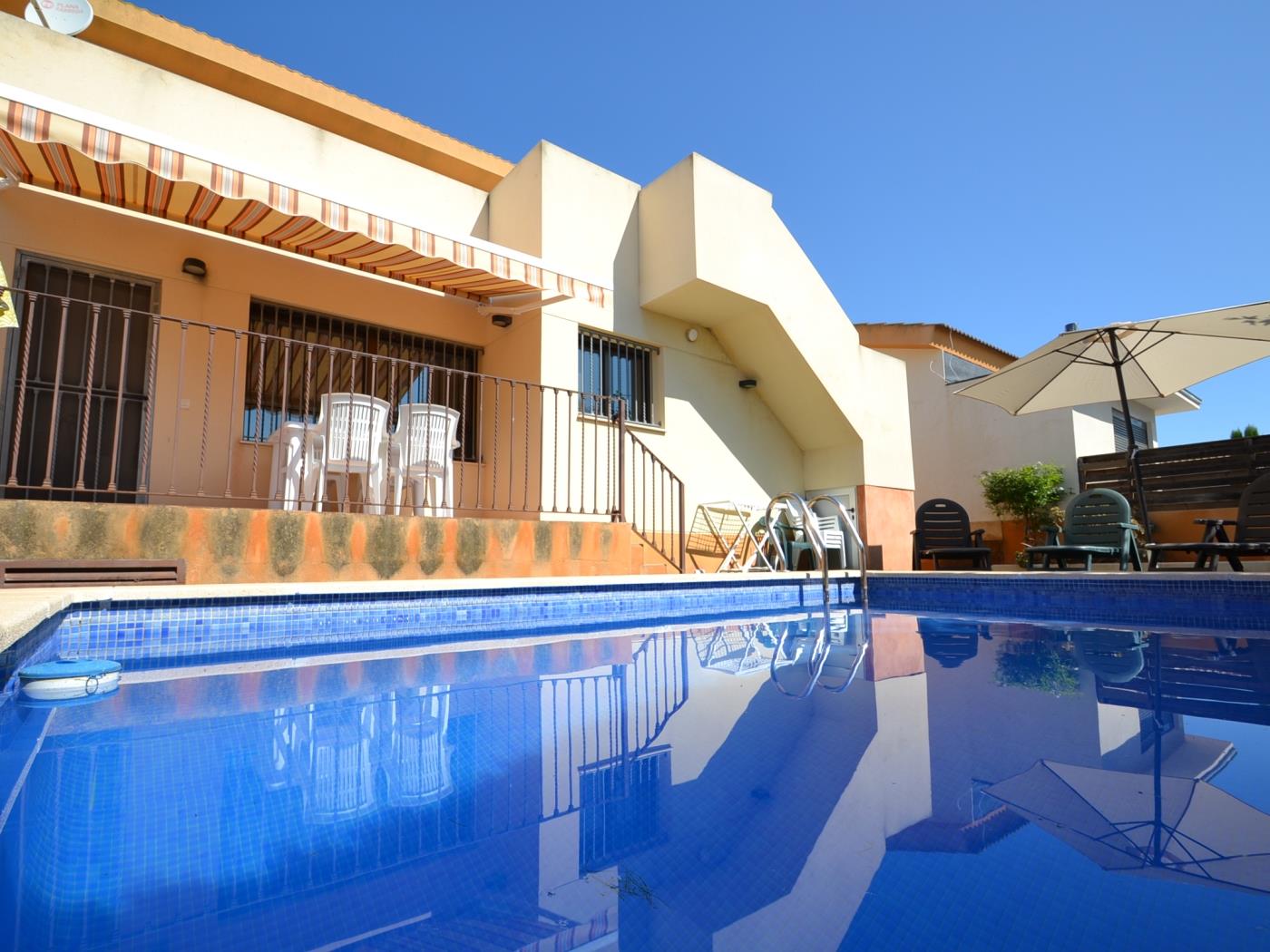 Casa Valencia con piscina privada en Riumar Deltebre