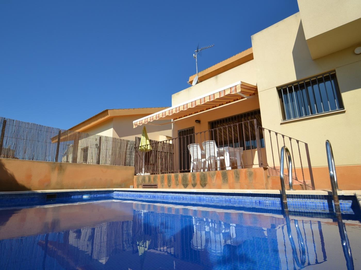 Casa Valencia con piscina privada en Riumar Deltebre