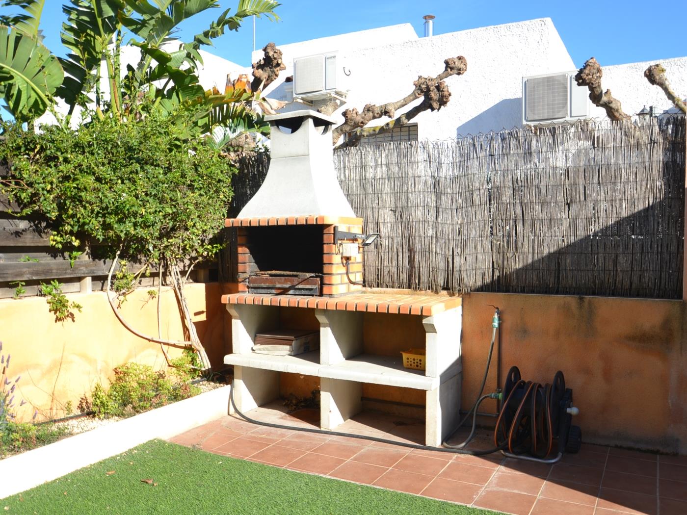 Casa Valencia con piscina privada en Riumar Deltebre