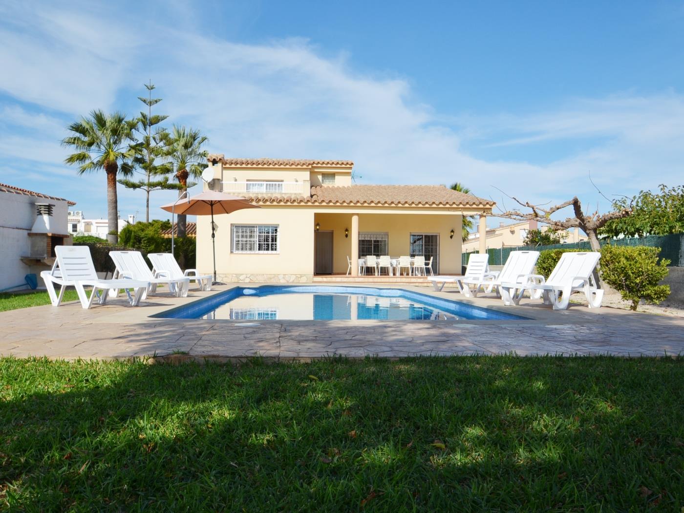 Casa Martin pour 6 persons avec la piscine privée à Riumar Deltebre