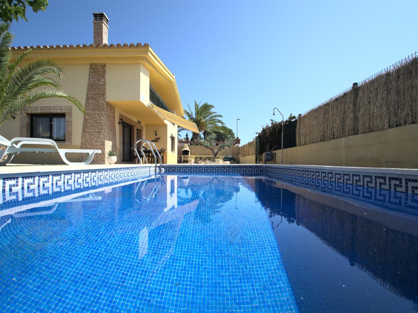 Villa Moreno pour 6 personnes avec la piscine privée à Riumar Deltebre