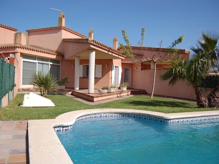 Villa Rosa 2 gran maison de vacance avec jardin et piscine privée à Riumar Deltebre