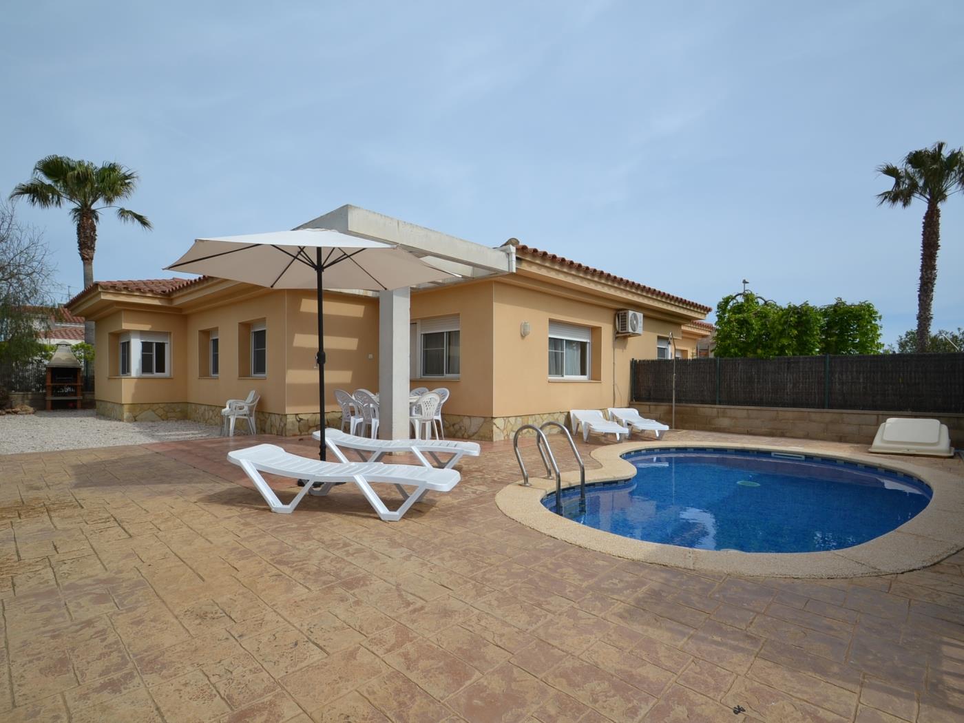 Casa Marga amb piscina privada a Riumar Deltebre