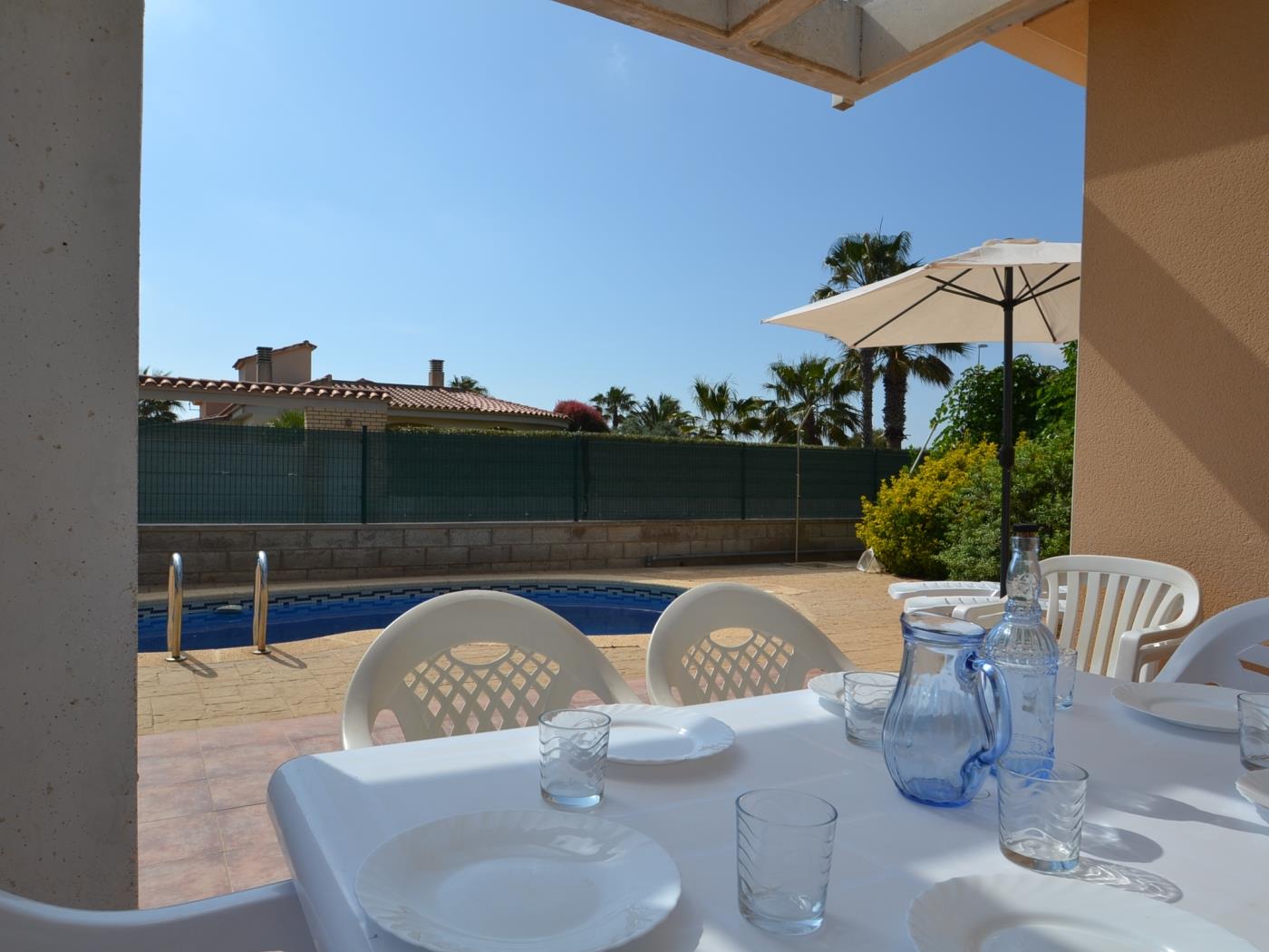 Casa Amor avec la piscina privée à Riumar , Espagne à Riumar Deltebre