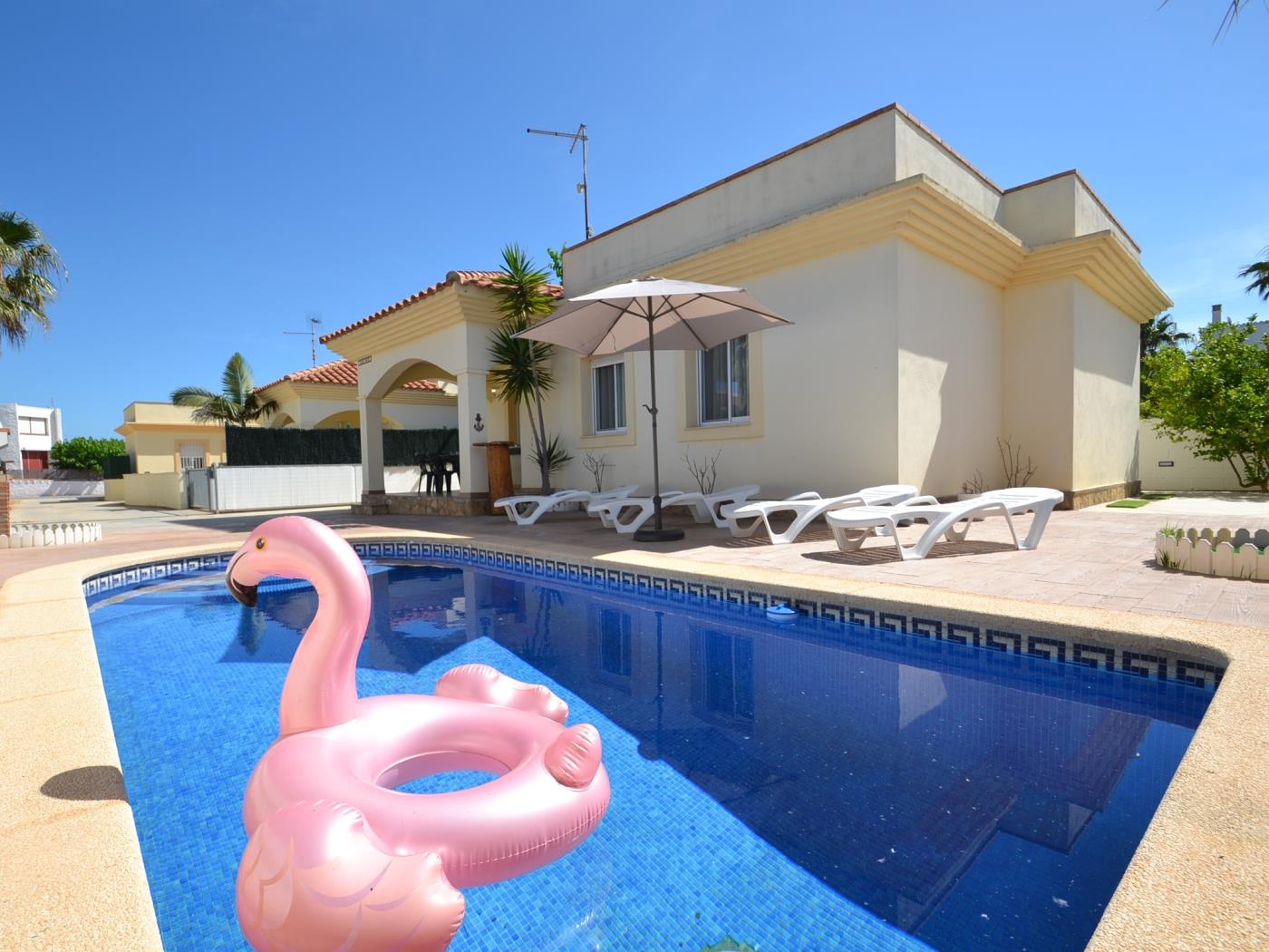 Casa Marty 2 avec la piscina privée à Riumar Deltebre