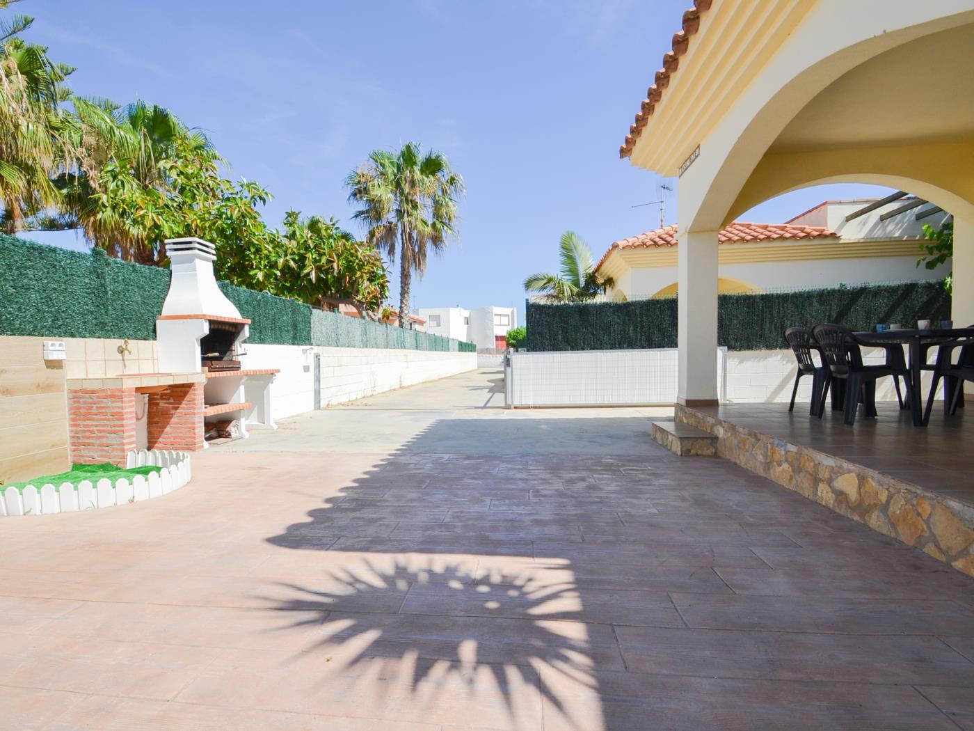 Casa Marty 2 avec la piscina privée à Riumar Deltebre