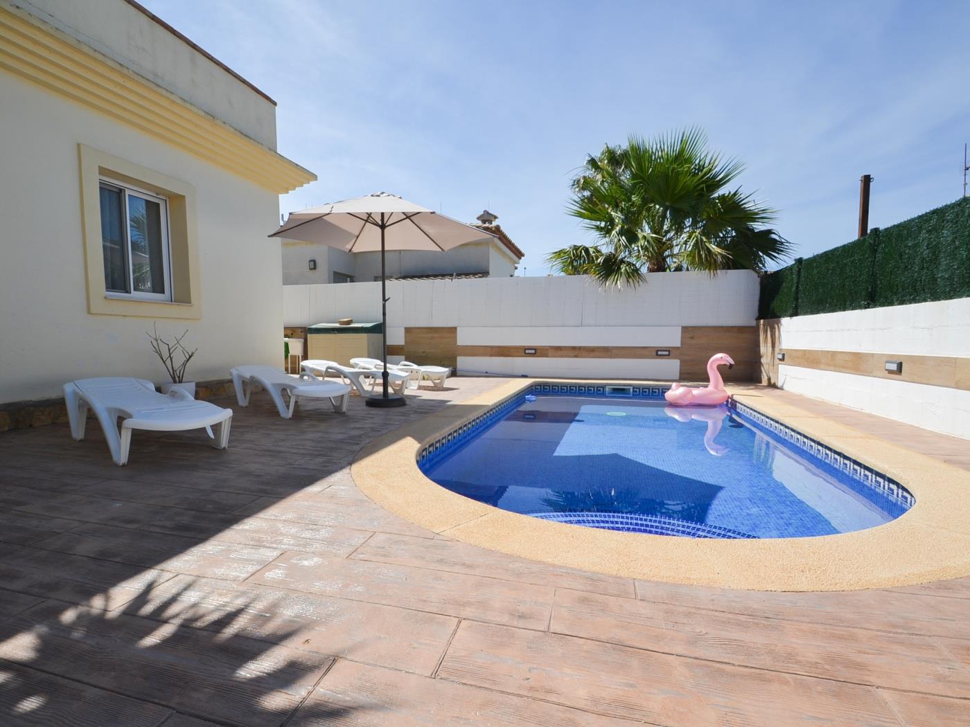 Casa Marty 2 avec la piscina privée à Riumar Deltebre