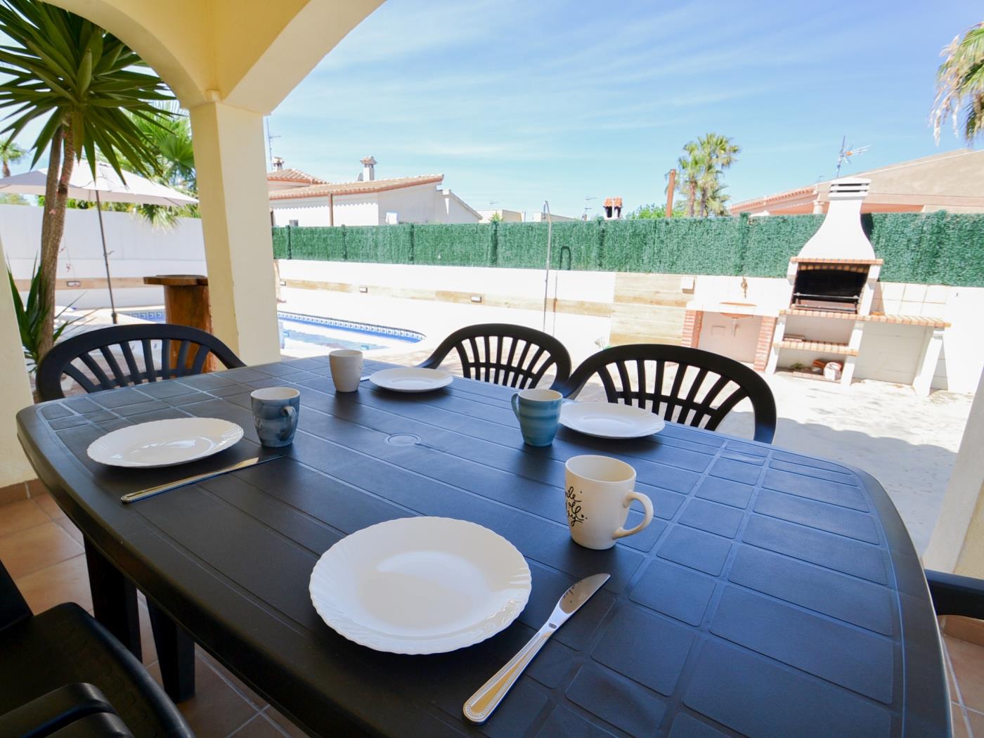 Casa Marty 2 avec la piscina privée à Riumar Deltebre