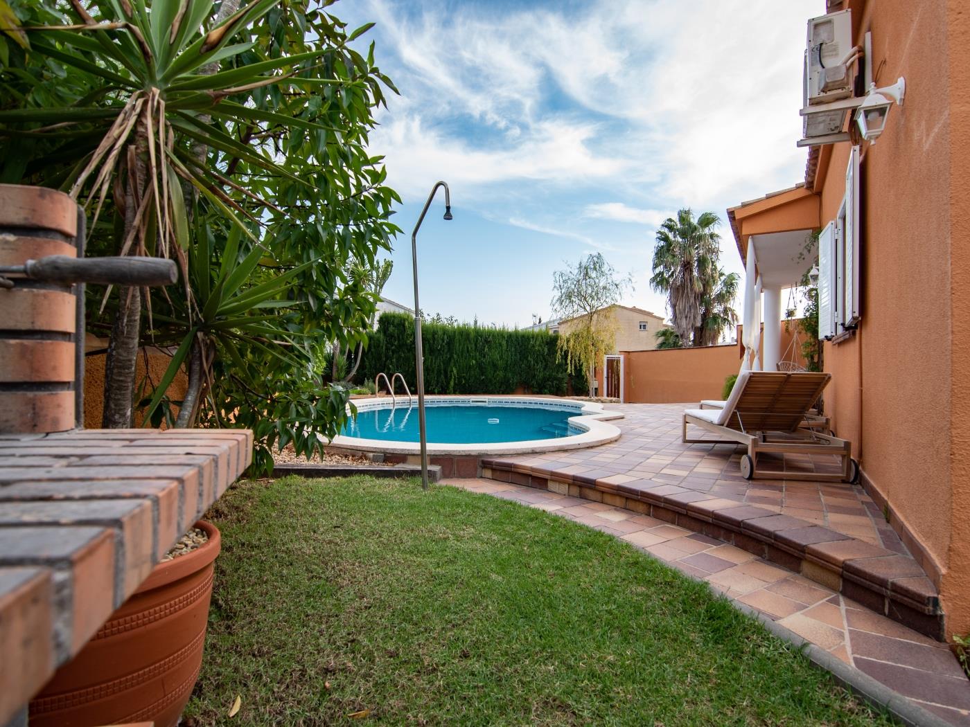 Casa Lo Garxal amb piscina privada a Riumar Deltebre