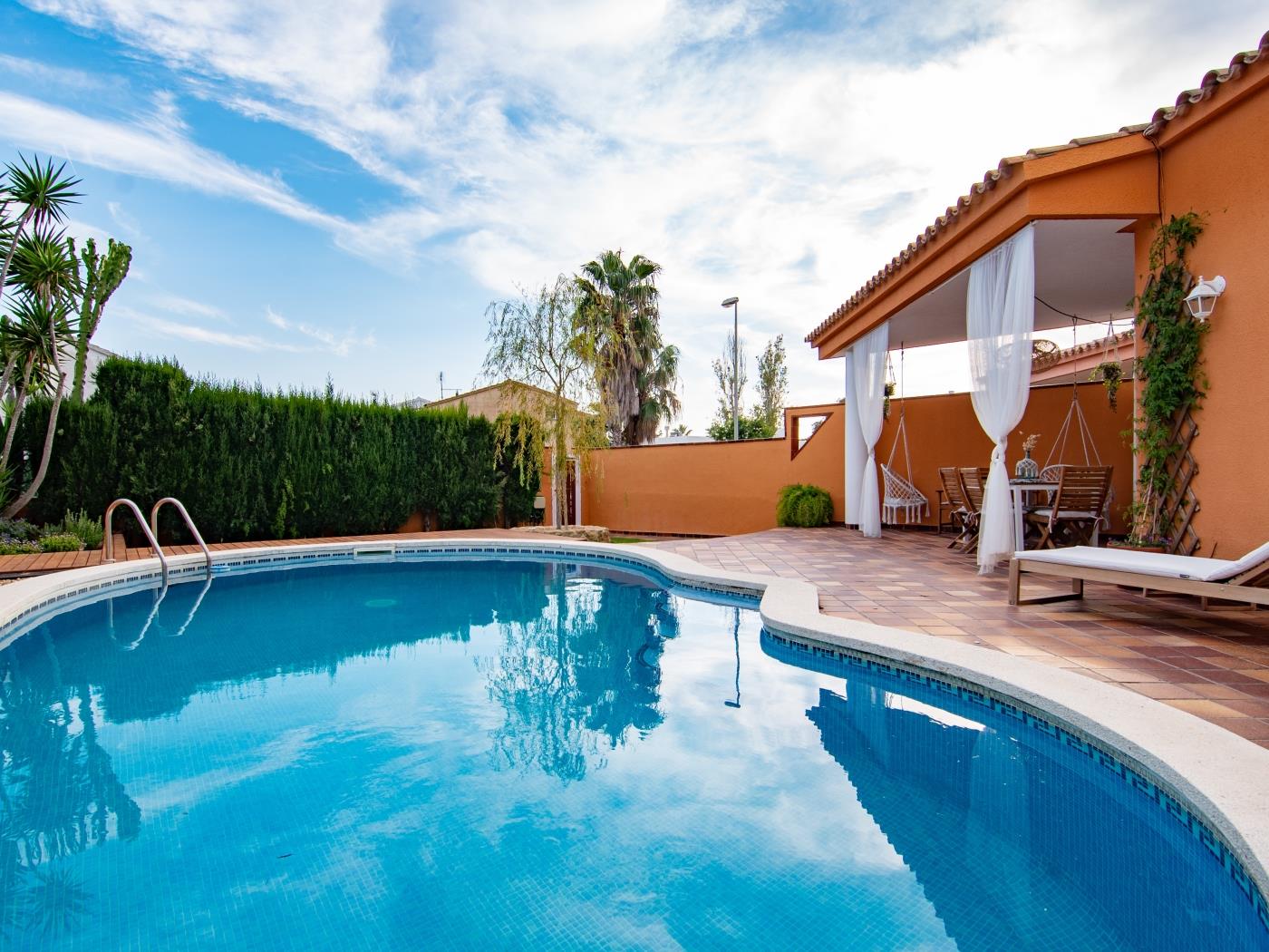 Casa Lo Garxal amb piscina privada a Riumar Deltebre