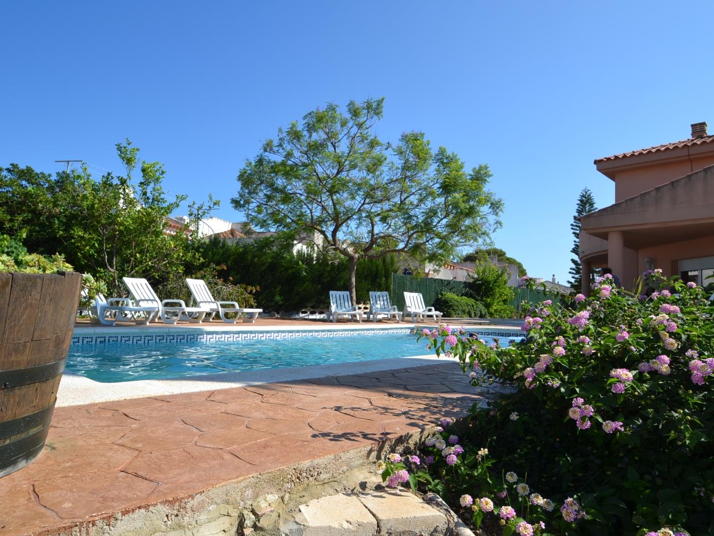 Villa Benifer con gran piscina privada y jardin en Riumar, Costa Dorada en Riumar-Deltebre