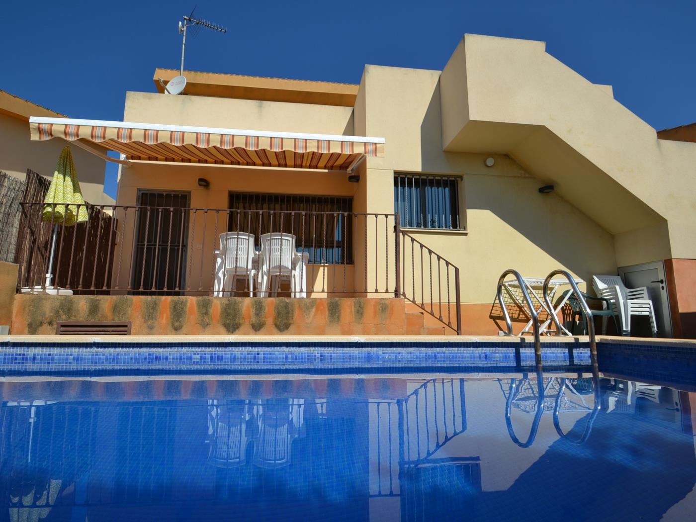 Casa Valencia con piscina privada para 6 personas ( sin apartamento) en Riumar Deltebre