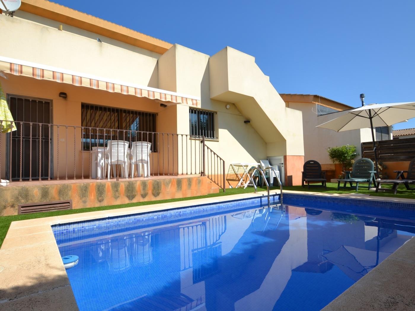 Casa Valencia amb piscina privada per 6 persones (sense apartament) a Riumar Deltebre