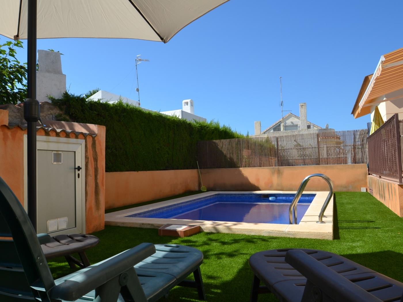 Casa Valencia con piscina privada para 6 personas ( sin apartamento) en Riumar Deltebre