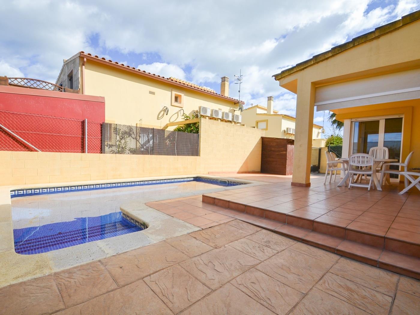 Casa Blaumar pour 6 personnes avec la piscine privée à Riumar à Riumar Deltebre