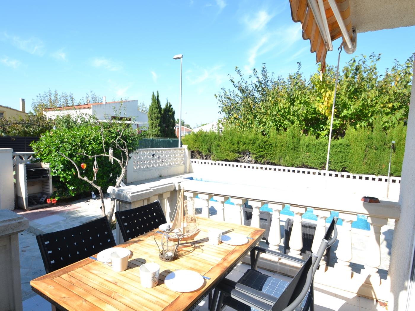 Casa Olivera con piscina privada en Riumar, Costa Dorada en RIUMAR-DELTEBRE