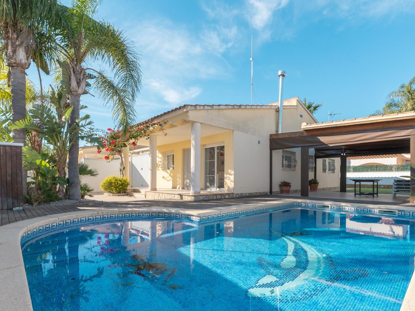 Casa Marquesa con piscina privada en Riumar Deltebre