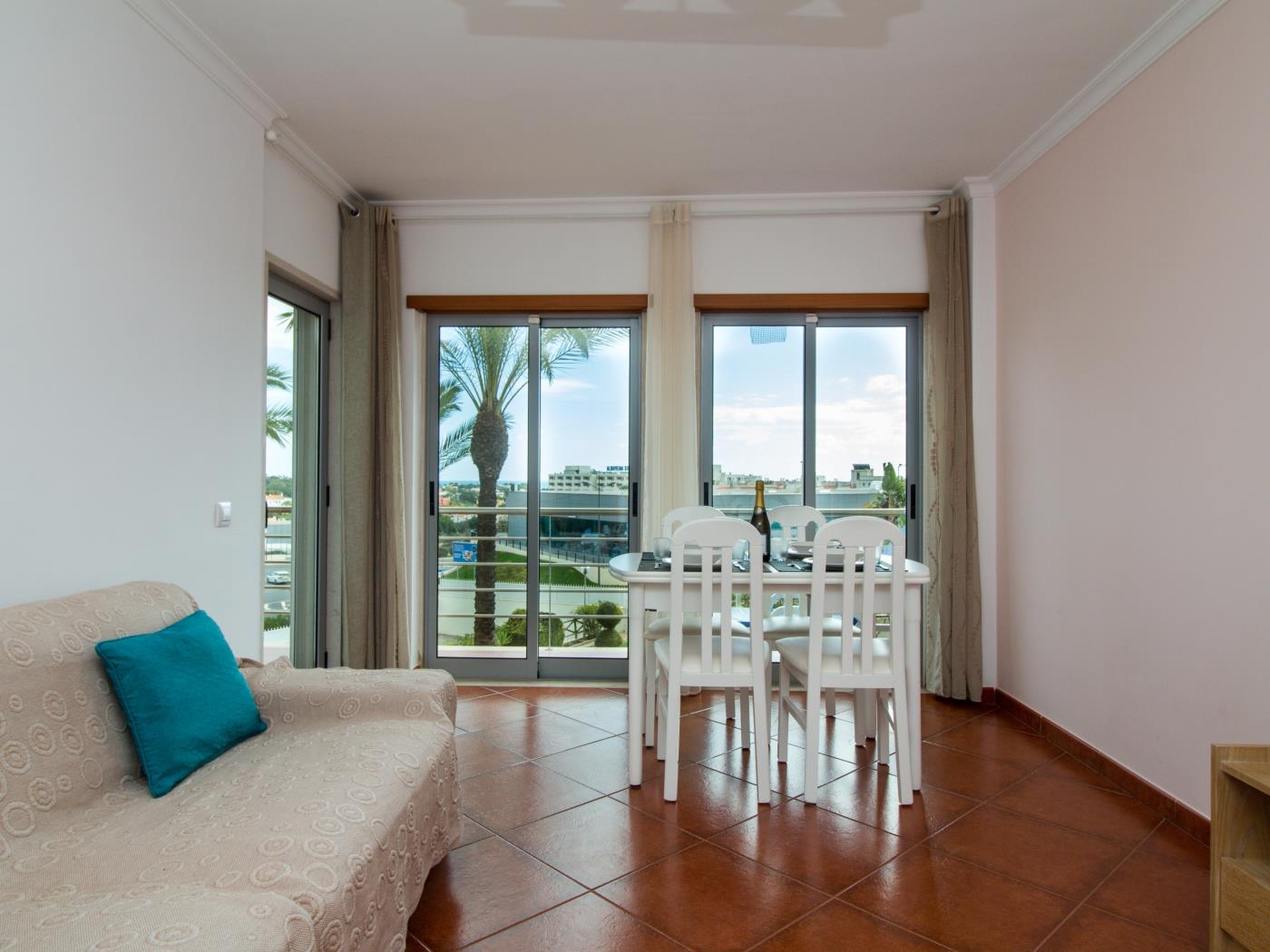 Globe 45 Apartment | Pool View & Beach & Top Location & The Strip Albufeira à Albufeira