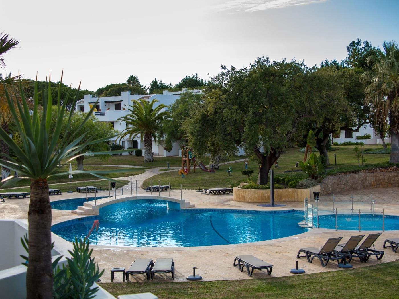 Beach House Apartment| Luxurious & Pool View & Golf & Tennis Court em Albufeira