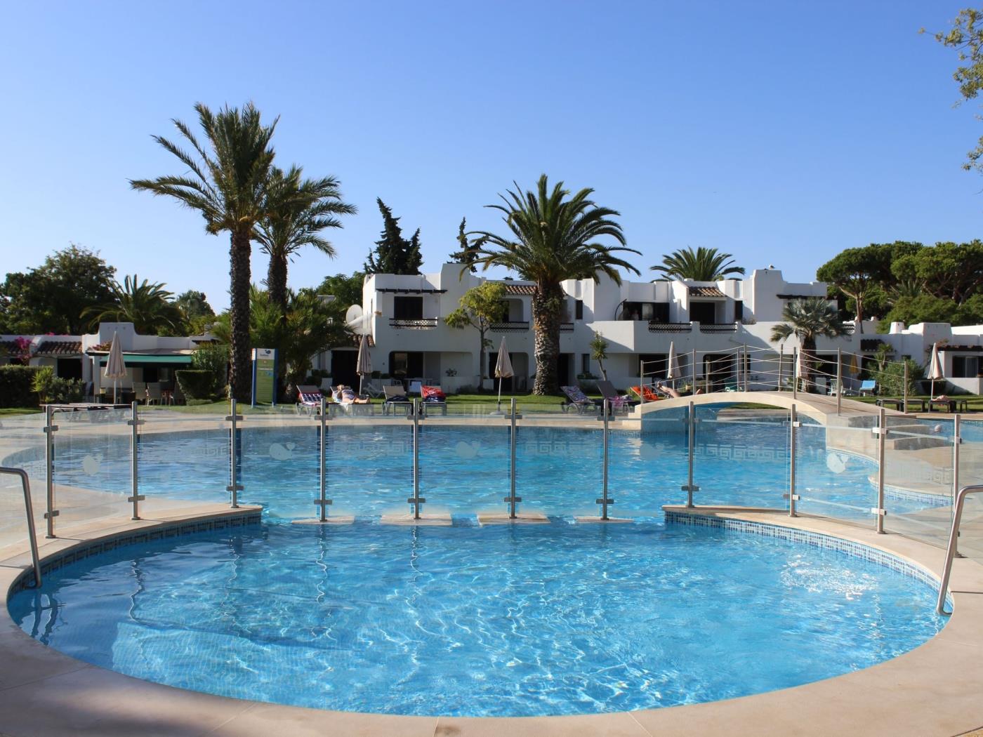 Beach House Apartment| Luxurious & Pool View & Golf & Tennis Court em Albufeira