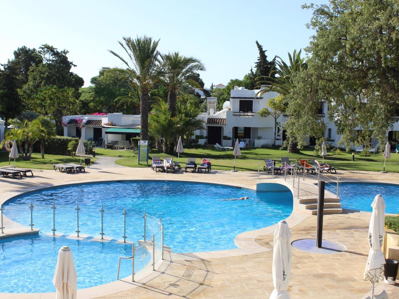 Beach House Apartment| Luxurious & Pool View & Golf & Tennis Court em Albufeira