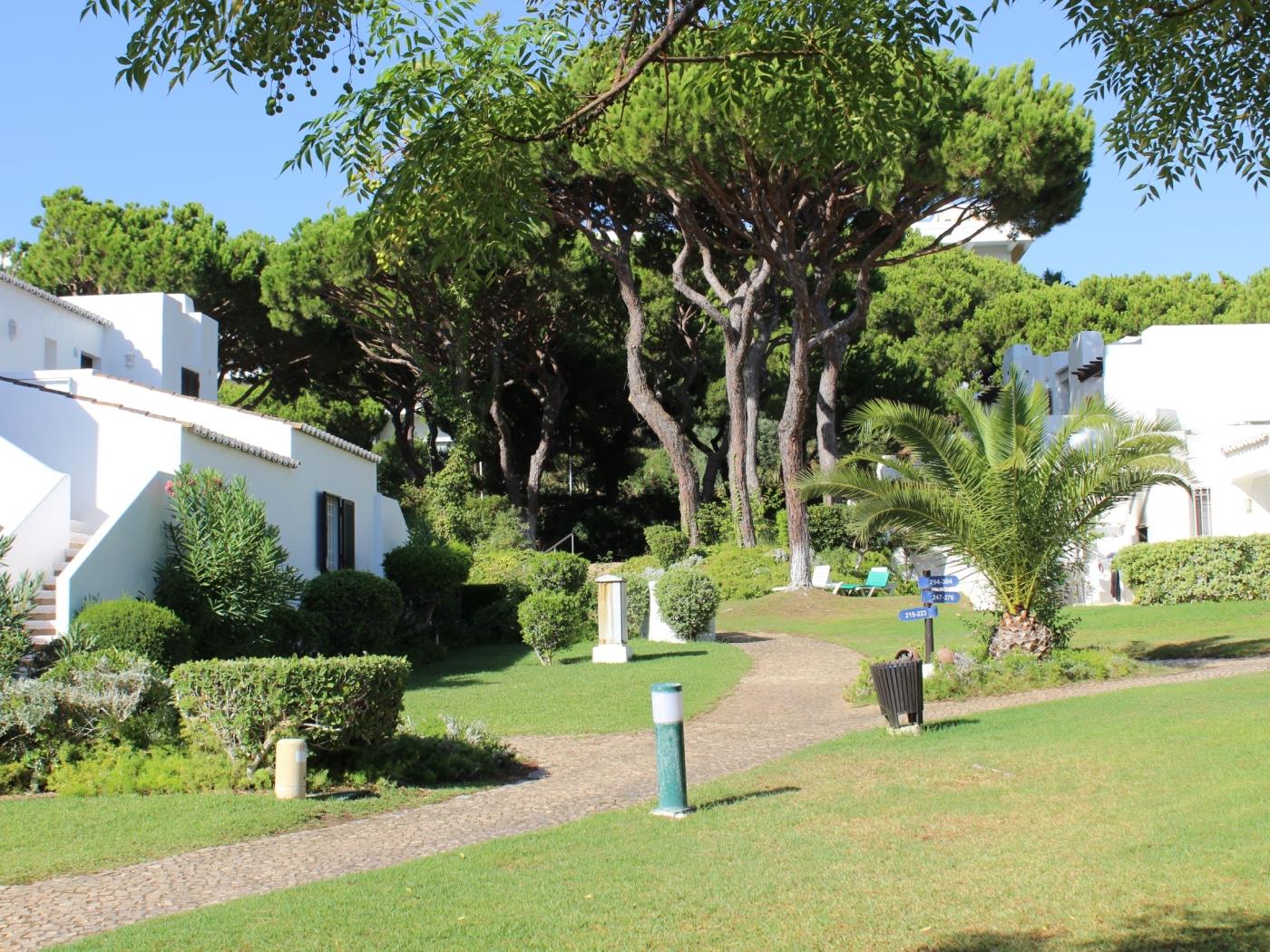 Beach House Apartment| Luxurious & Pool View & Golf & Tennis Court em Albufeira