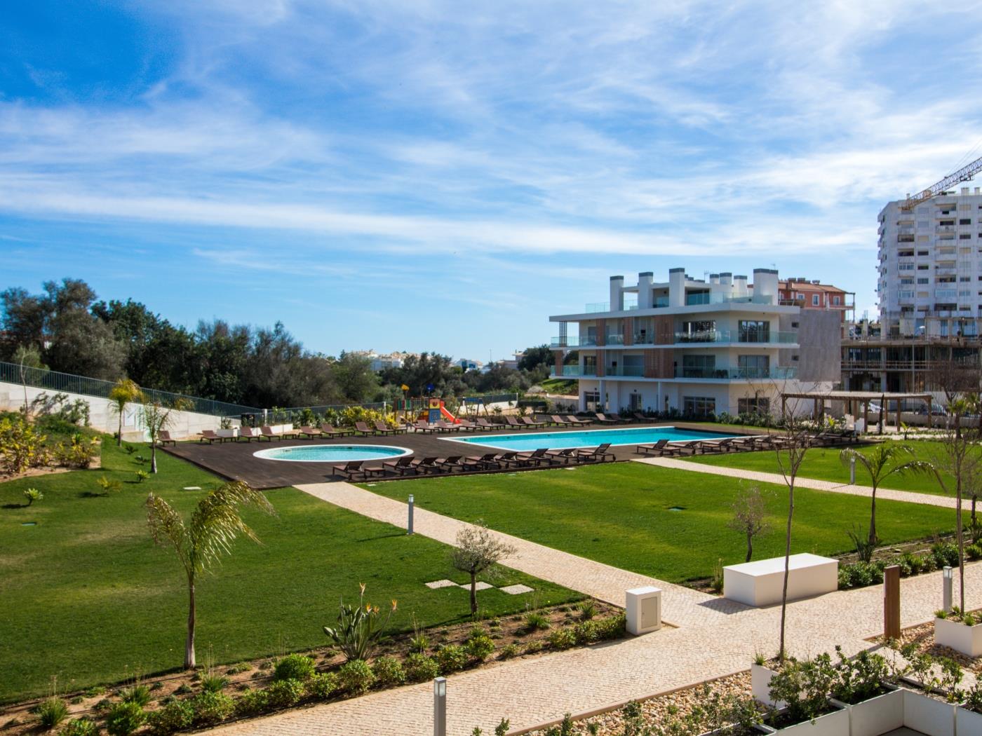 Green C Apartment | Luxurious & Playground & Garage en Albufeira