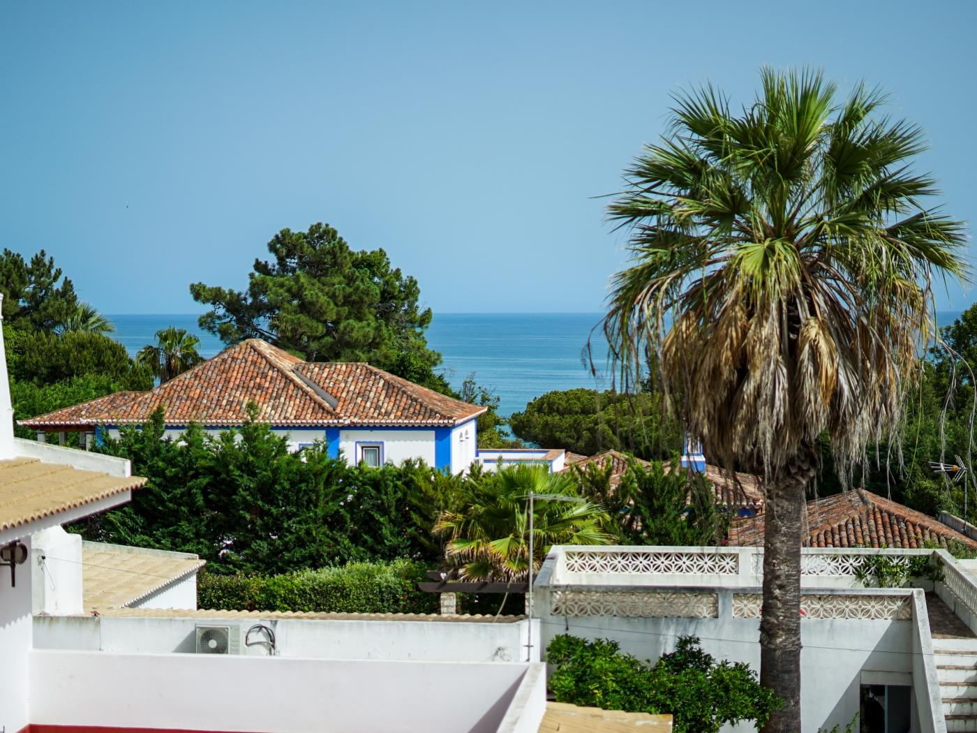 Rainbow House | Sea View & Pool & Garage & Garden in Albufeira