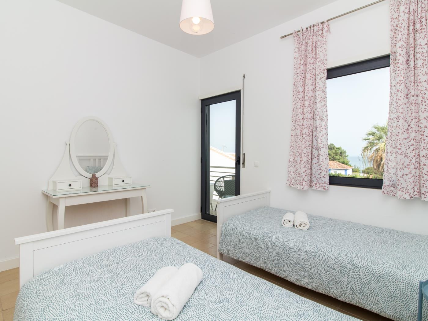 Rainbow House | Sea View & Pool & Garage & Garden à Albufeira