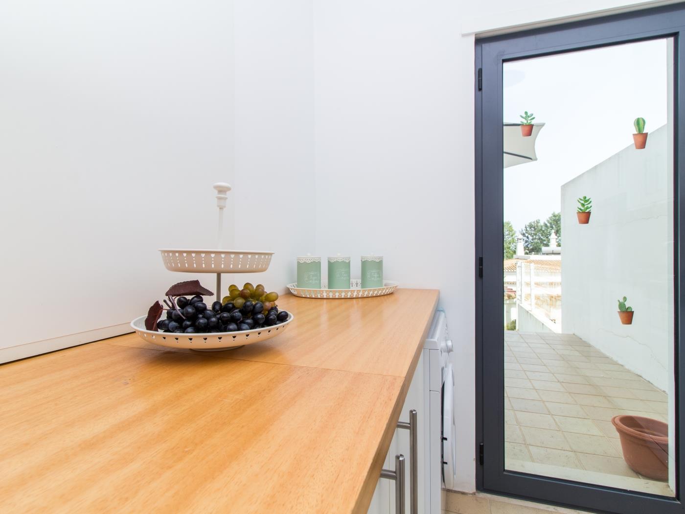 Rainbow House | Sea View & Pool & Garage & Garden à Albufeira