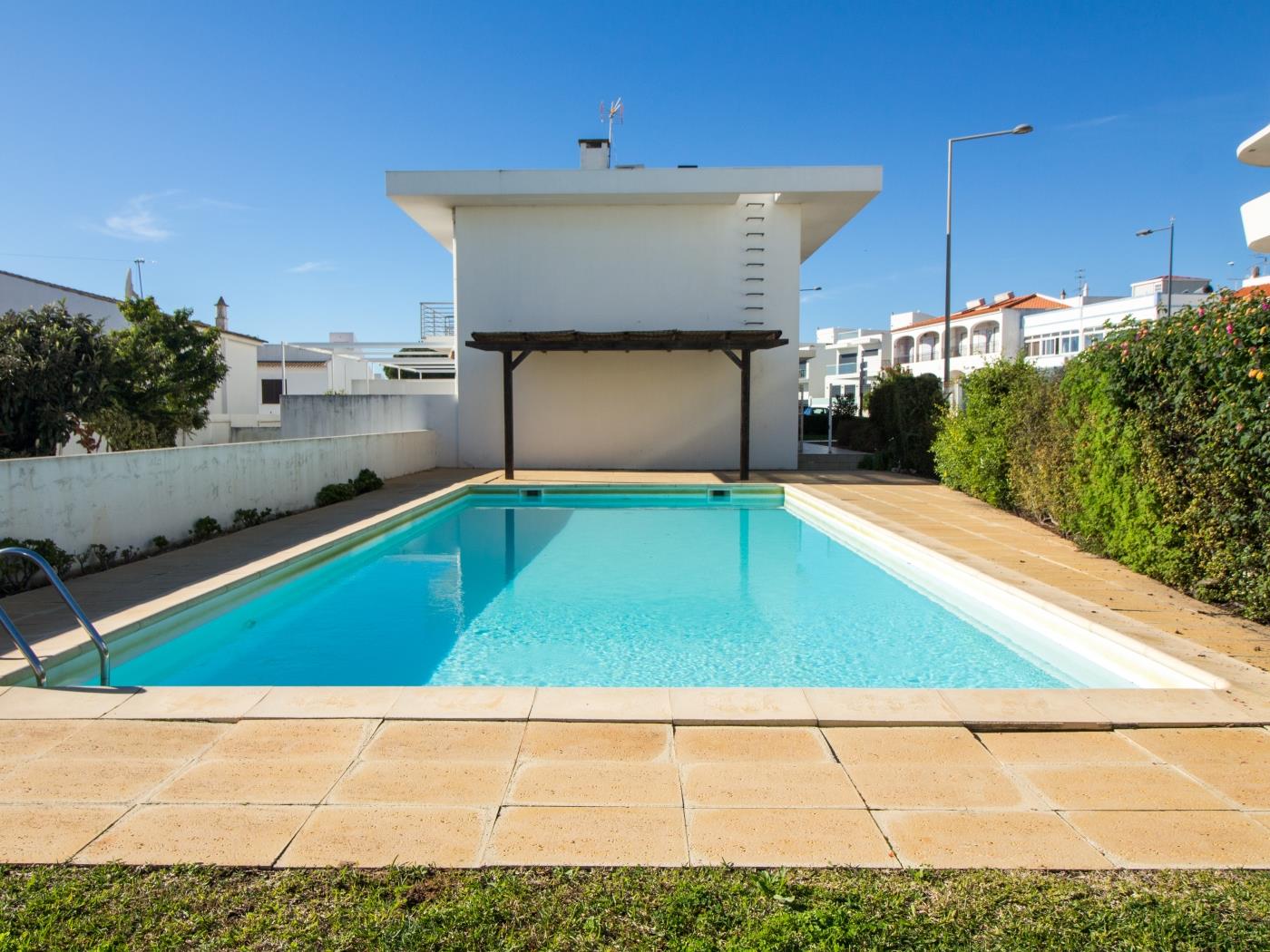 Rainbow House | Sea View & Pool & Garage & Garden in Albufeira