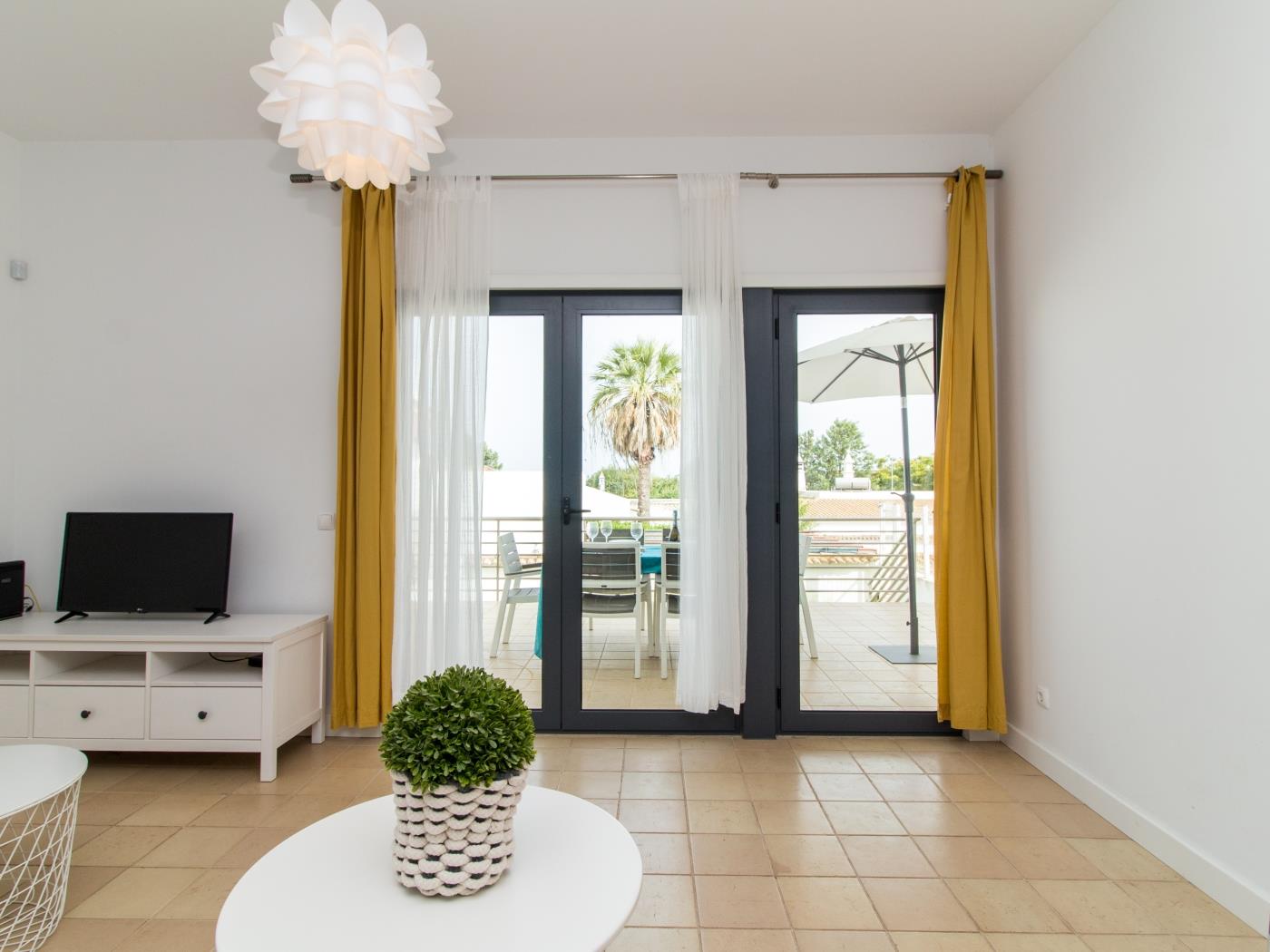 Rainbow House | Sea View & Pool & Garage & Garden in Albufeira