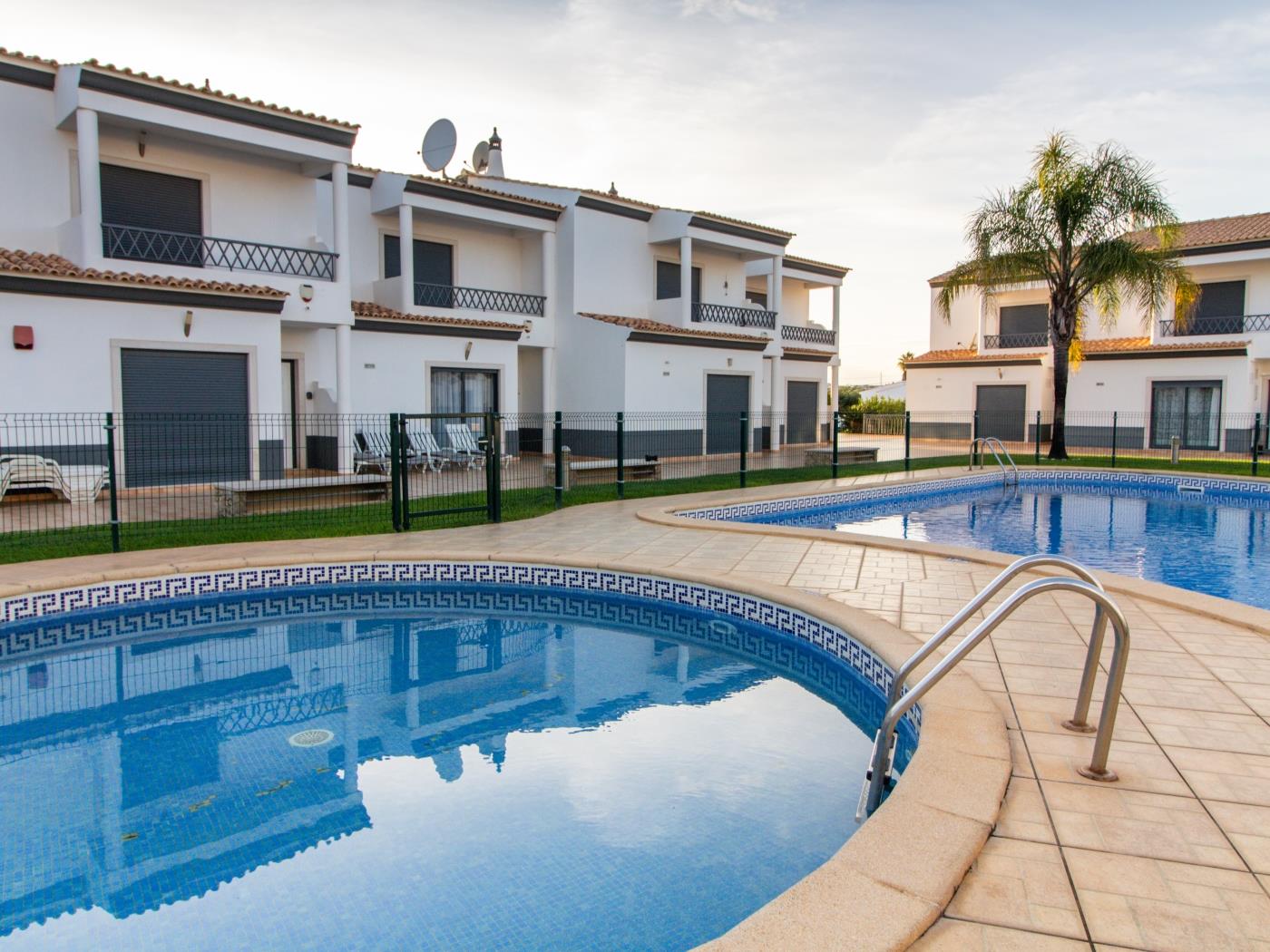 Magnólia O House | Pool View & Privat Garden & Garage à Albufeira