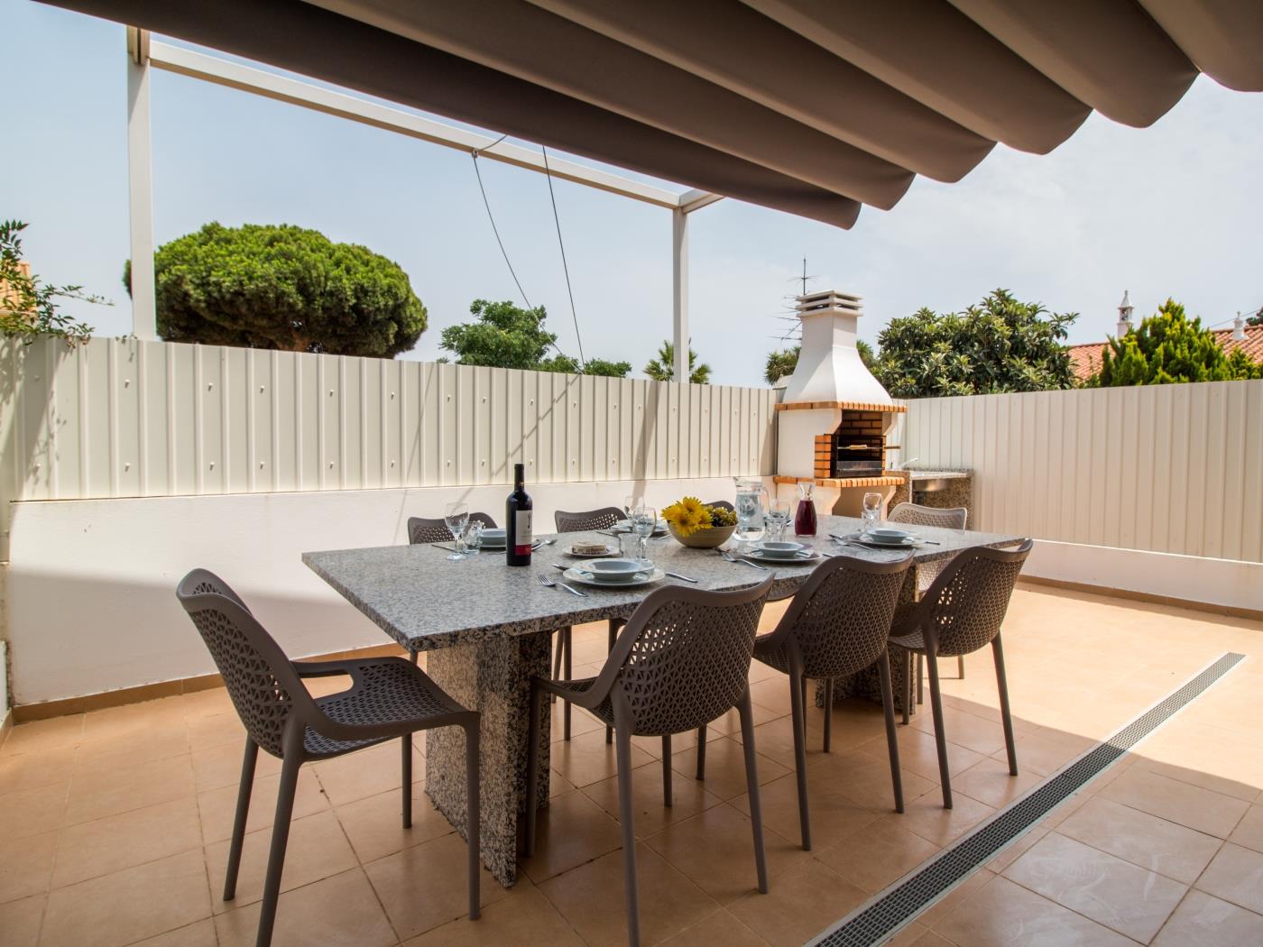 Magnólia O House | Pool View & Privat Garden & Garage en Albufeira