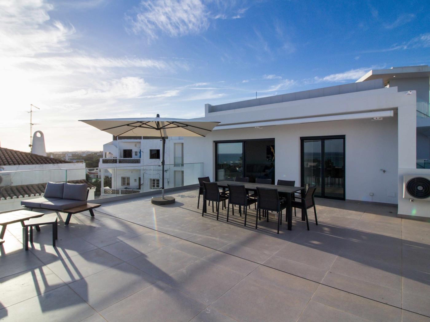 Panoramic N Apartment | Rooftop Pool & Sea View & Garage & BBQ à Albufeira