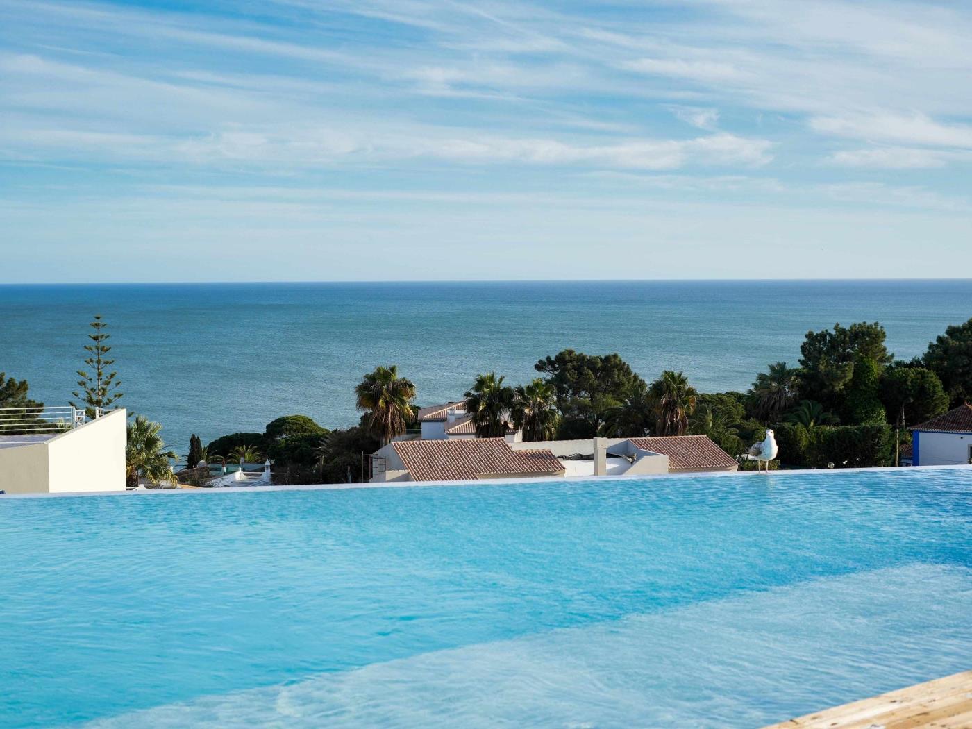 Panoramic N Apartment | Rooftop Pool & Sea View & Garage & BBQ in Albufeira