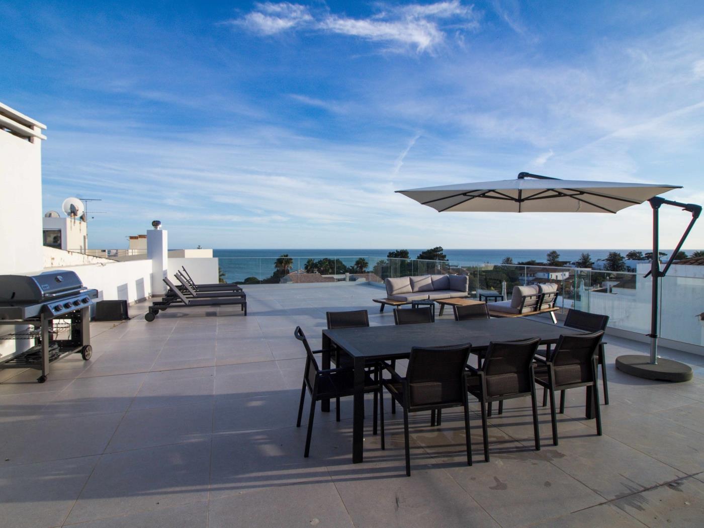 Panoramic N Apartment | Rooftop Pool & Sea View & Garage & BBQ en Albufeira