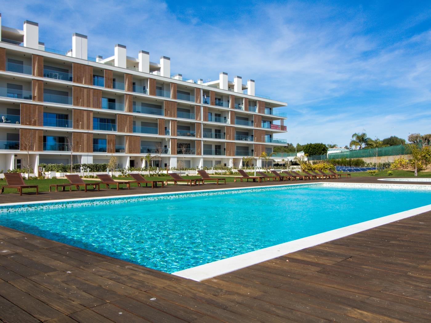 Green II Apartment | Luxurious & Pool & Garden & Playground & Garage em Albufeira