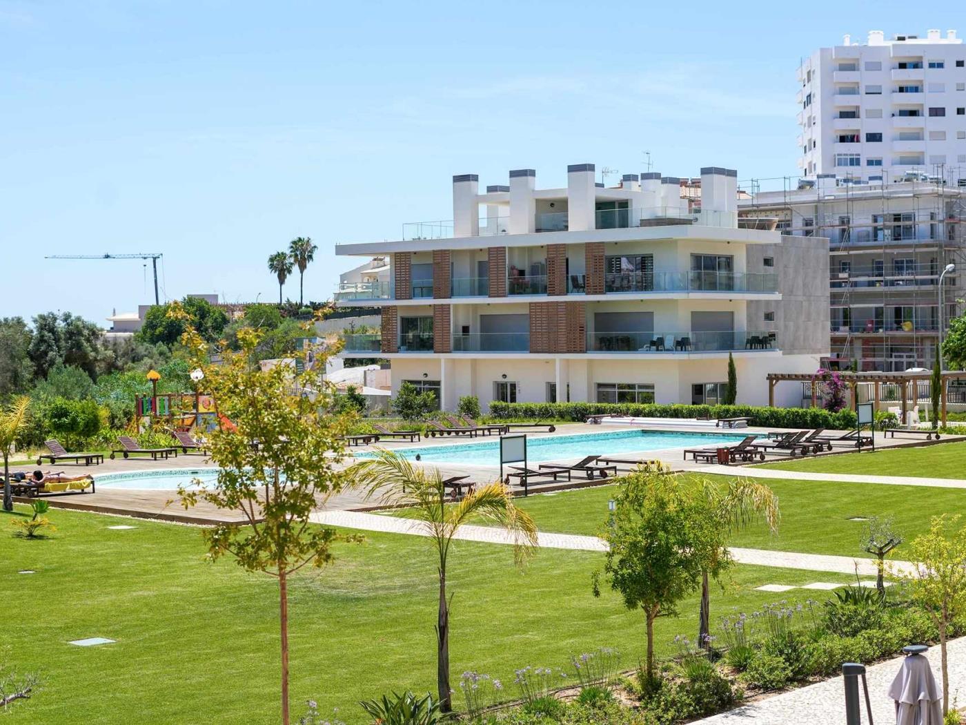 Green II Apartment | Luxurious & Pool & Garden & Playground & Garage em Albufeira