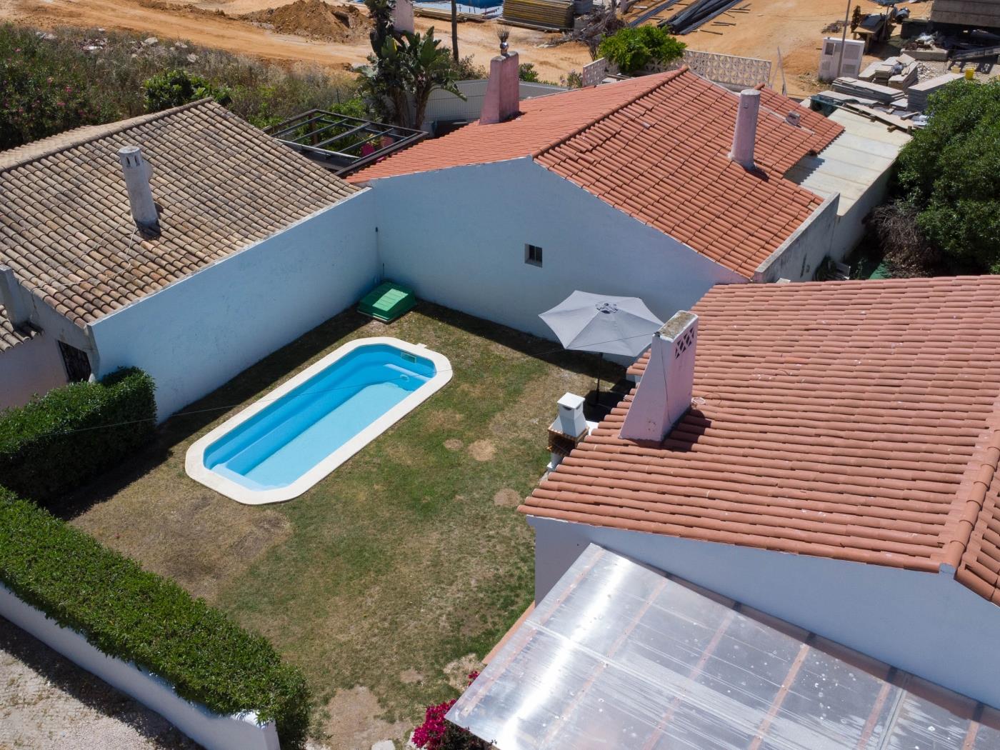 Jacarandá 50 House | Privat Pool & Privacy & Garden & The Strip Albufeira em Albufeira