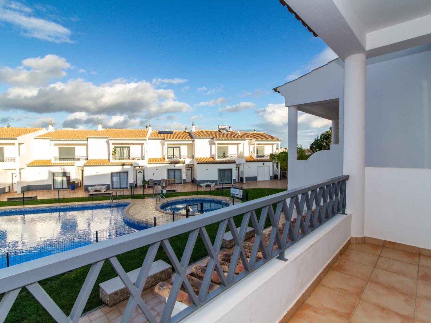 Magnólia AB House | Pool View & Privat Garden & Garage em Albufeira