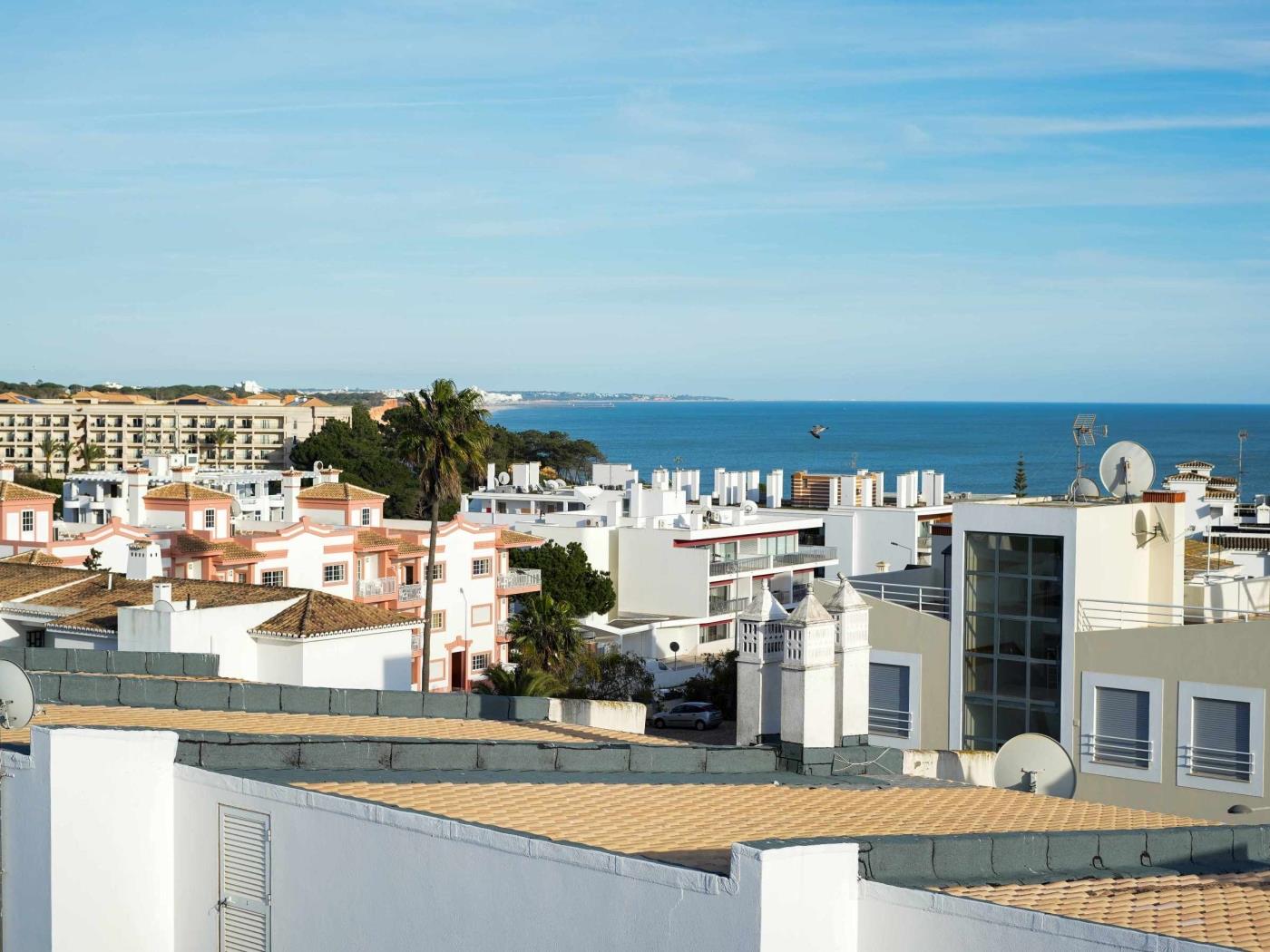 Panoramic E Apartment | Rooftop Pool & Sea View in Albufeira