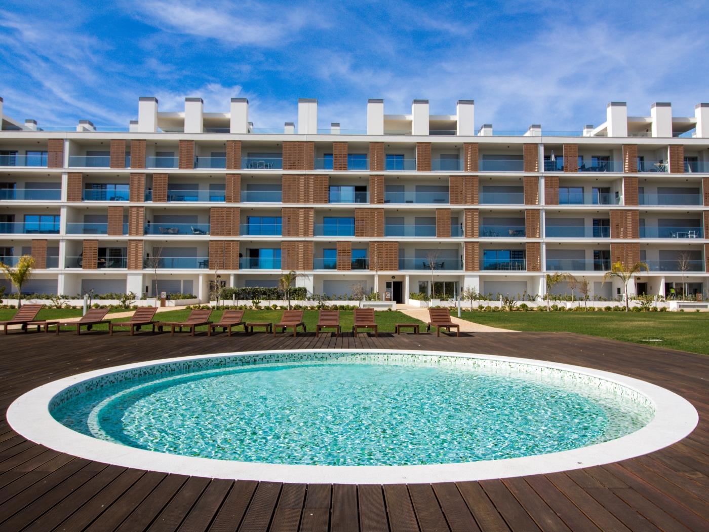 Green 3 Apartment | Luxurious & Playground & Garage in Albufeira
