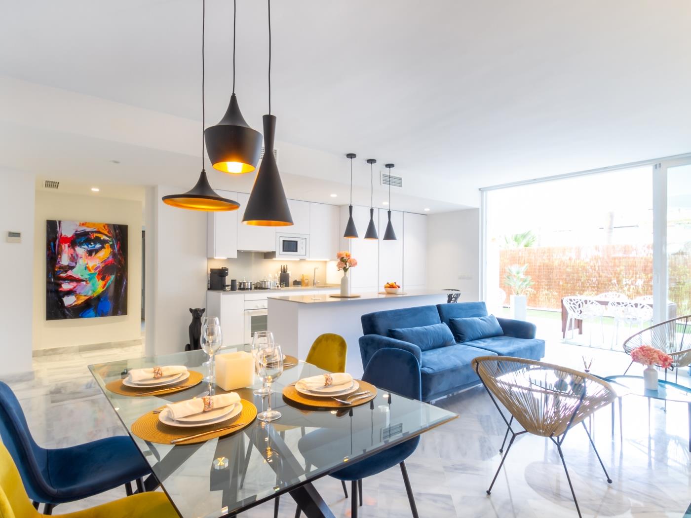 Banús Dama de Noche lovely 2 bedroom apartment with terrace and three pools