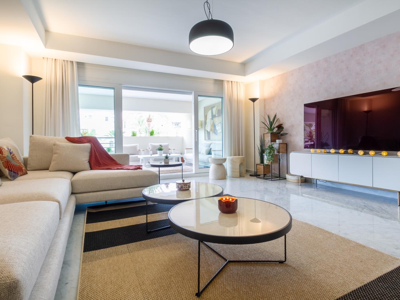 Banús Playas del Duque CasaMálaga with mountain views