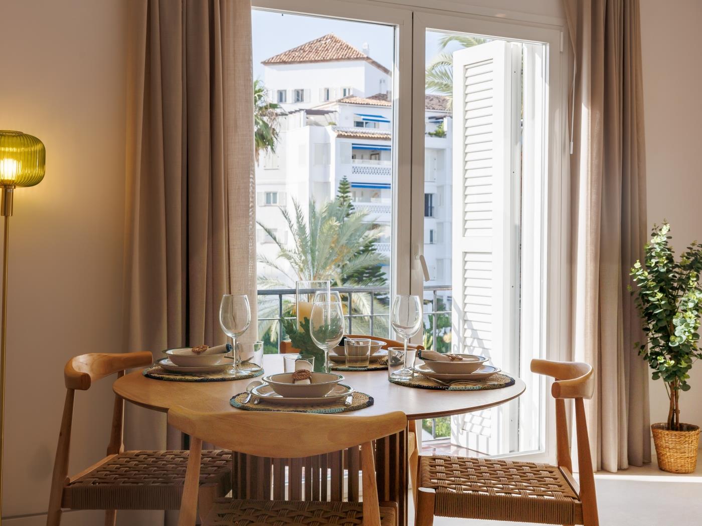 Banús Playas del Duque Seaside Complex apartment