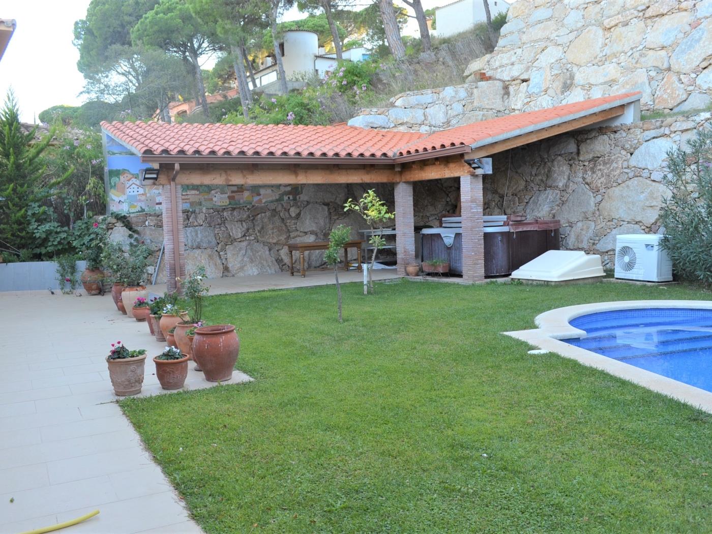 Casa Rosa del Mar, Una Joia Mediterrània a Begur amb Vistes al Mar. a Begur