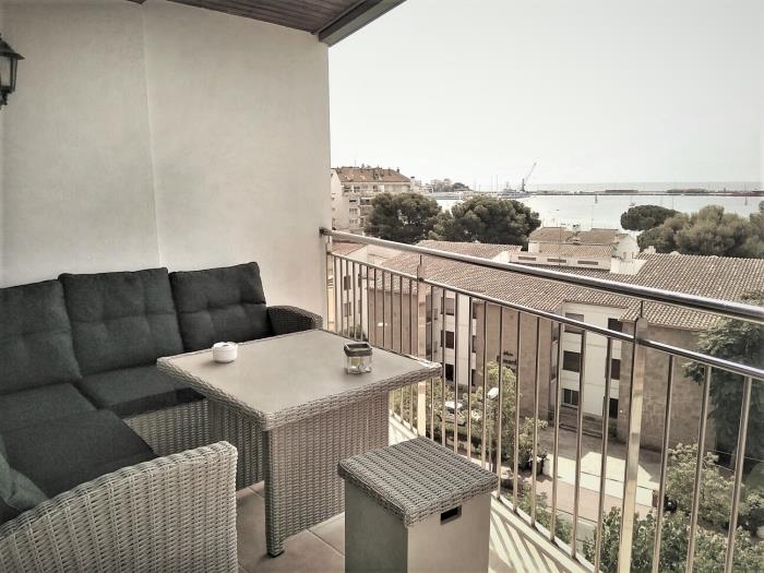 Magnífico Apartamento Reformado con Vistas al Mar en Calonge